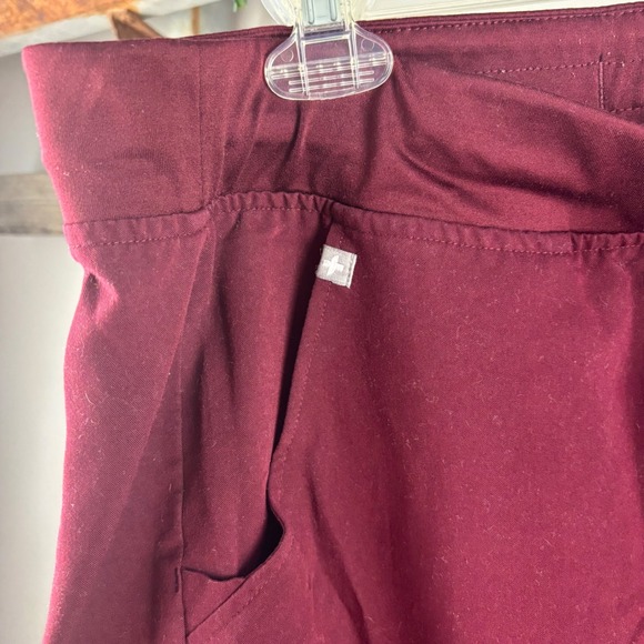 FIGS Technical Collection Burgundy Scrubs Top and Jogger Pants Set Women's Large - Picture 3 of 12